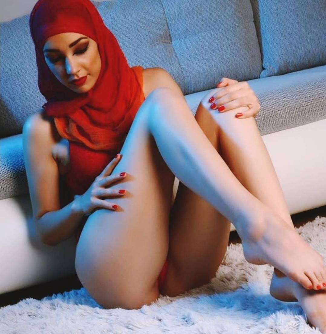 Türbanlı Escort Melisa İle Özel Hissettiren Anlar